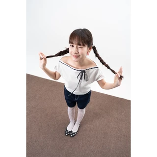 Panchitar Ribbon Dot Lace – เสื้อปาดไหล่สุดน่ารัก ดีเทลผสานริบบิ้นลายจุดสีดำและลูกไม้เข้าด้วยกัน