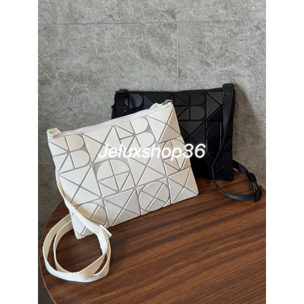 กระเป๋าสะพายเบา รุ่นFont แผ่นไวนิวทรงเรขาคณิต พร้อมส่งที่ไทย