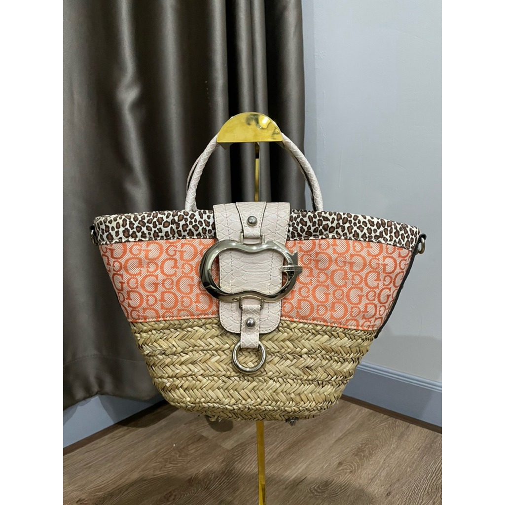 Guess 💯 กระเป๋าสาน แบรนด์ guess