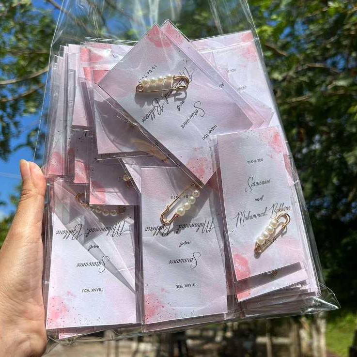 เข็มกลัด 6 บาท ของชำร่วยเข็มกลัด