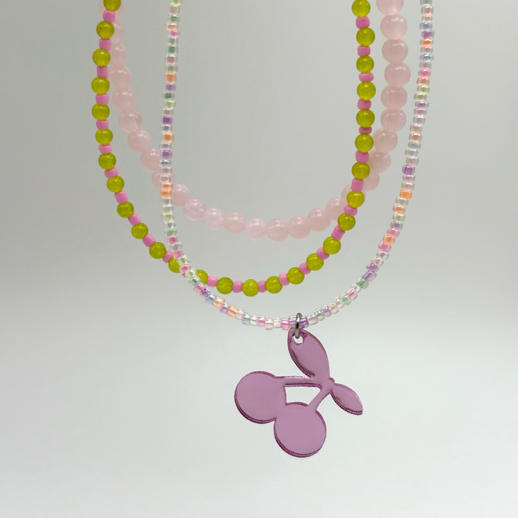 Piing me Necklace | สร้อยคอลูกปัดหินเทียม สร้อยคอลูกปัดหินสลับลูกปัดเม็ดทราย สร้อยคอลูกปัดเม็ดทรายสีเยลลี่พร้อมจี้เชอรี่