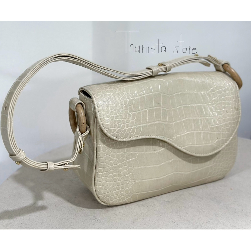 กระเป๋าสะพาย iconic bag G*overlap  gliss the object สีขาว winter white 🤍 สายปรับระดับได้