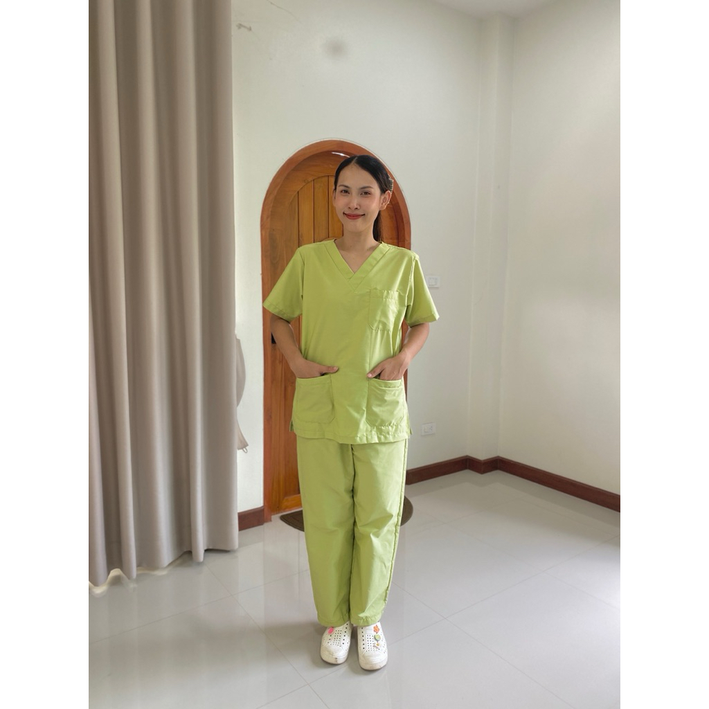 ชุดสครับสีเขียวอ่อน