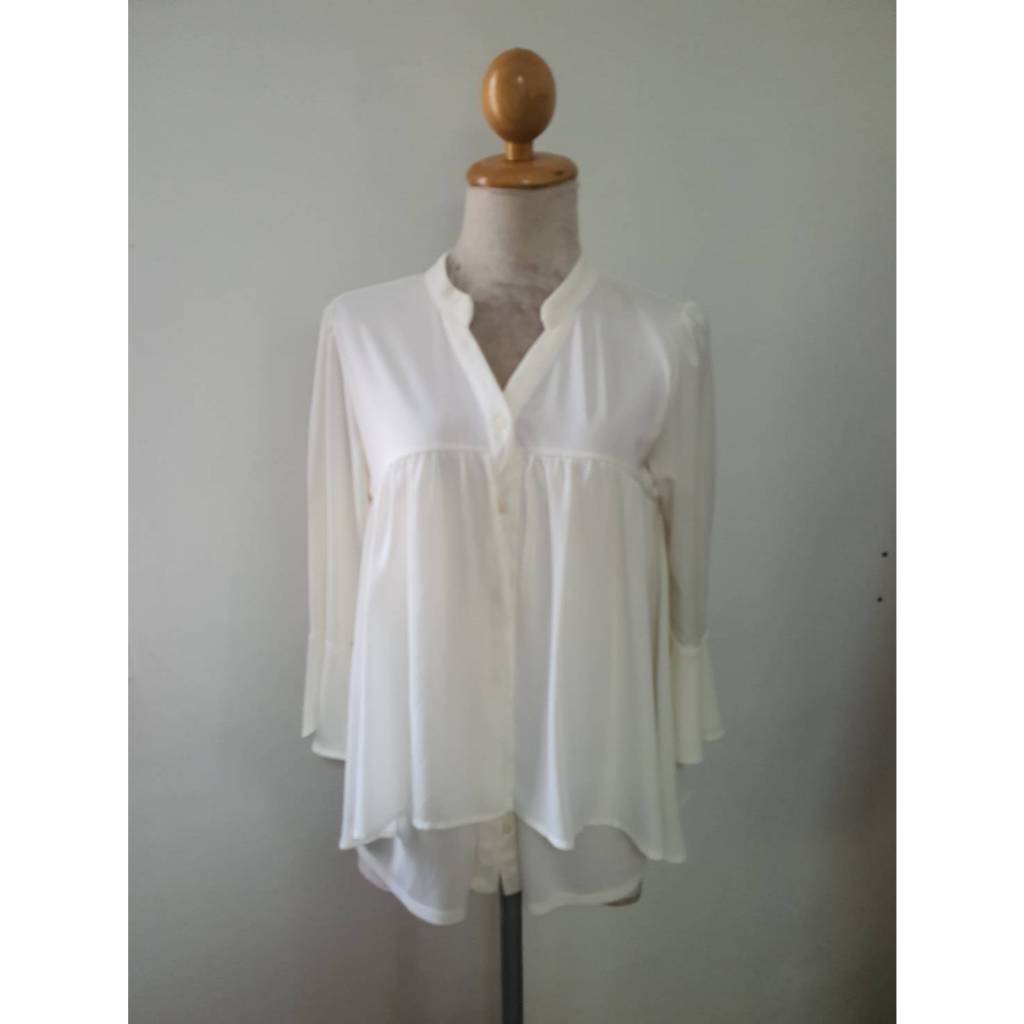 FF06304 เสื้อผ้ามือสอง สีขาวครีม อก 36-37 นิ้ว