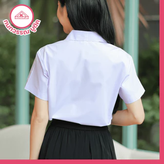 เสื้อนักศึกษาหญิง ขาวนวล แขนปกติ เข้ารูป หลังว่าง