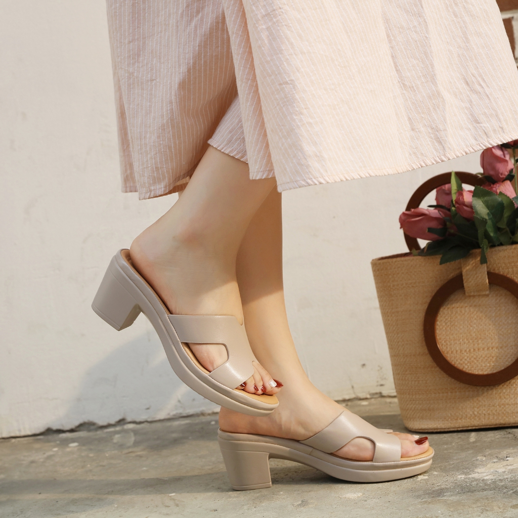 Malinda รองเท้าเปิดส้นรุ่นใหม่ ใส่สวย นุ่ม ใส่สบาย ของจริง  (เท้าปกติลดไซส์ / เท้าอวบใส่ตรงไซส์)