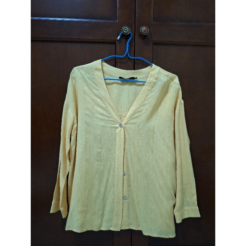 CPS CHAPS เสื้อแช็ป แขนยาว คอวี สีเหลืองอ่อน SIZE XS