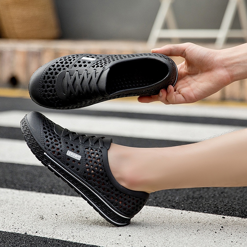 Luckkyshoes สุดคุ้ม รองเท้าแตะผู้ชายแฟชั่น งานสวมทรงสลิปออนแบบใหม่วัสดุใช้เป็นยาง ทนทานสวยดูดีลุยน้ำช่วงหน้าฝนได้เลยไม่ต