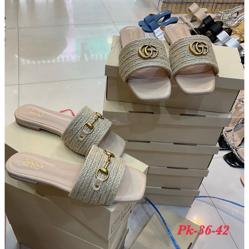 รุ่นใหม่นะคะลูกค้า รองเท้าแตะของผู้หญิง สวยมากค่ะลูกค้ารบกวนทักแม่ค้าก่อนสั่งซื้อนะคะ