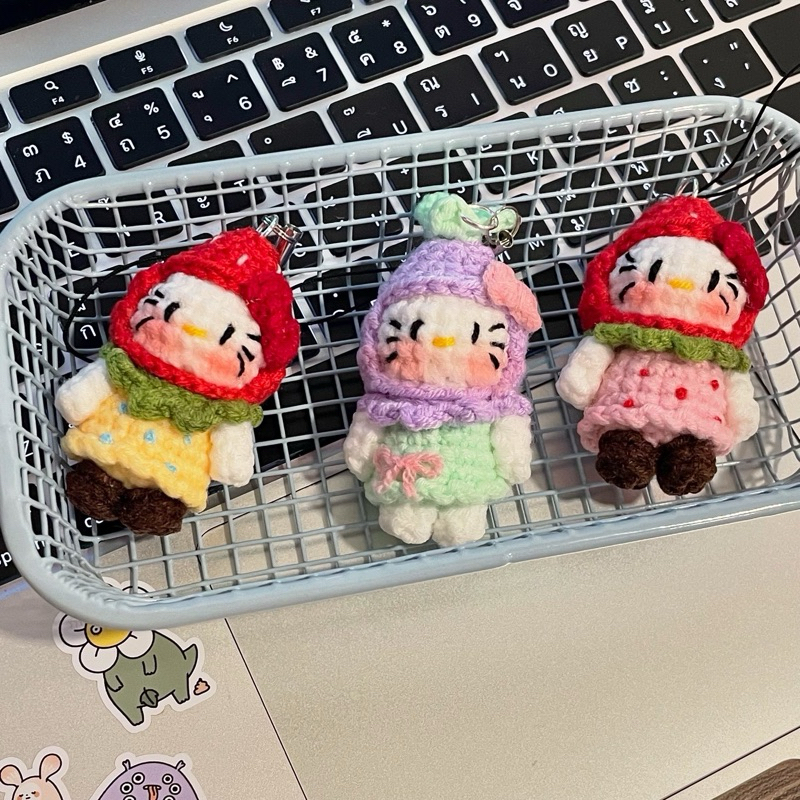 fav.jellyfish | พวงกุญแจ hello kitty🐱🍓🧊✨สูง 6.5 cm