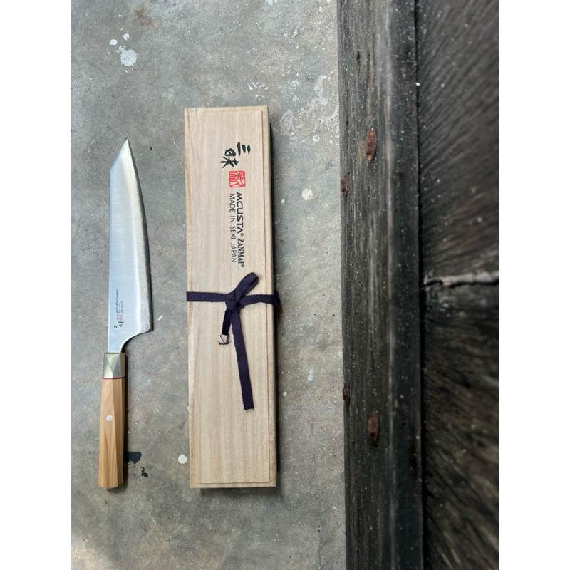 Mcusta Zanmai Beyond Aogami Super gyuto 210 mm