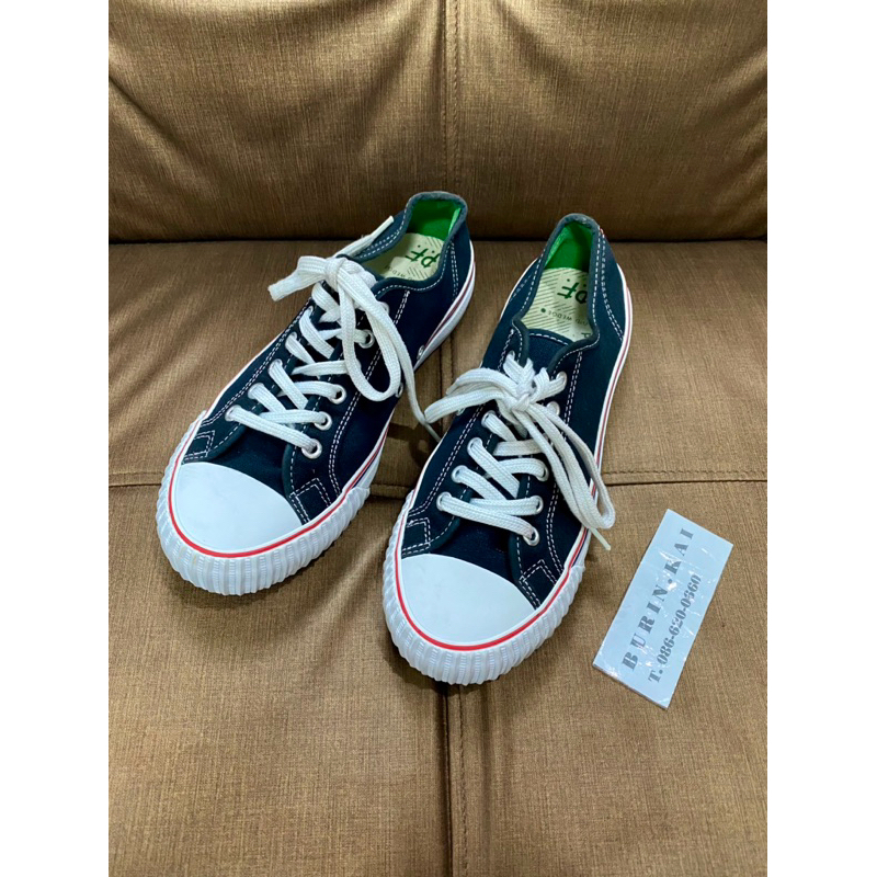 รองเท้า PF Flyers  Size 7 / 40 / พื้นใน 24 cm พื้นเต็ม สภาพใหม่ เชือกเดิมหนา ราคา 350฿