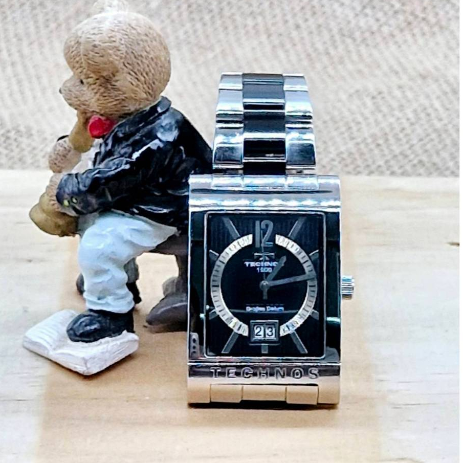 นาฬิกาวินเทจ Technos watch.. มือสองญี่ปุ่น.. Technos Gobe Datum...สภาพสวย ใหม่มาก...ทรงเท่ห์สะดุดตา