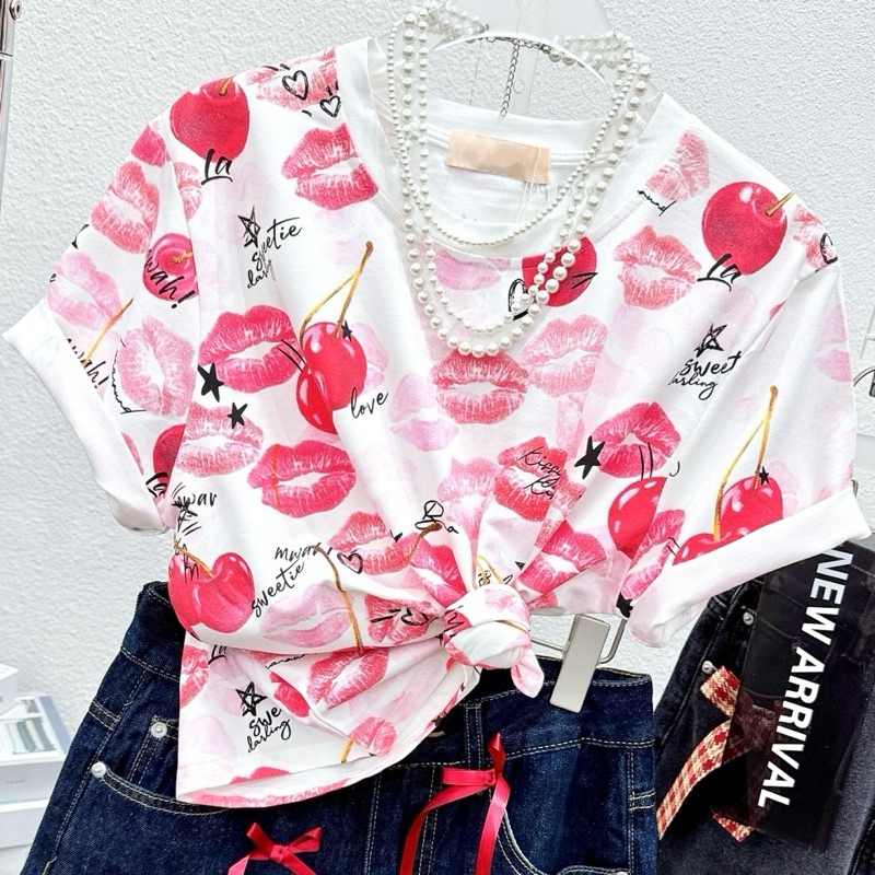 เสื้อครอปสกรีนลาย Kissy ผ้าคอตตอน100