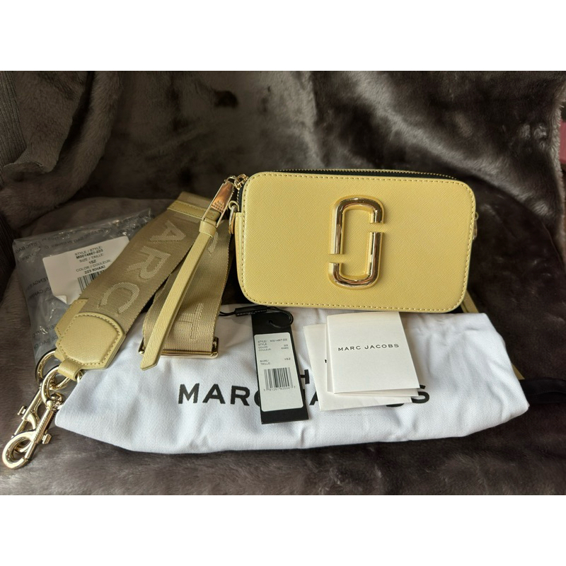 March Jacobs Snapshot สี KHAKI