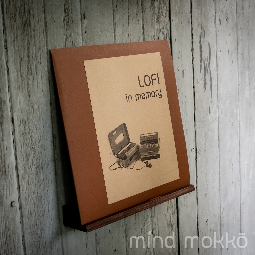 ชั้นวางแผ่นเสียง Vinyl ติดผนังทำจากไม้สน