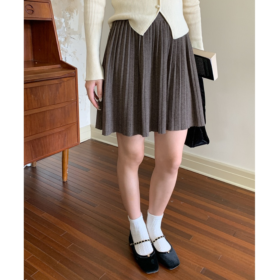 (พร้อมส่ง) Clothestoryy - Ovena Skirt กระโปรงสั้น เอวสูง ไหมพรม จีบรอบตัว