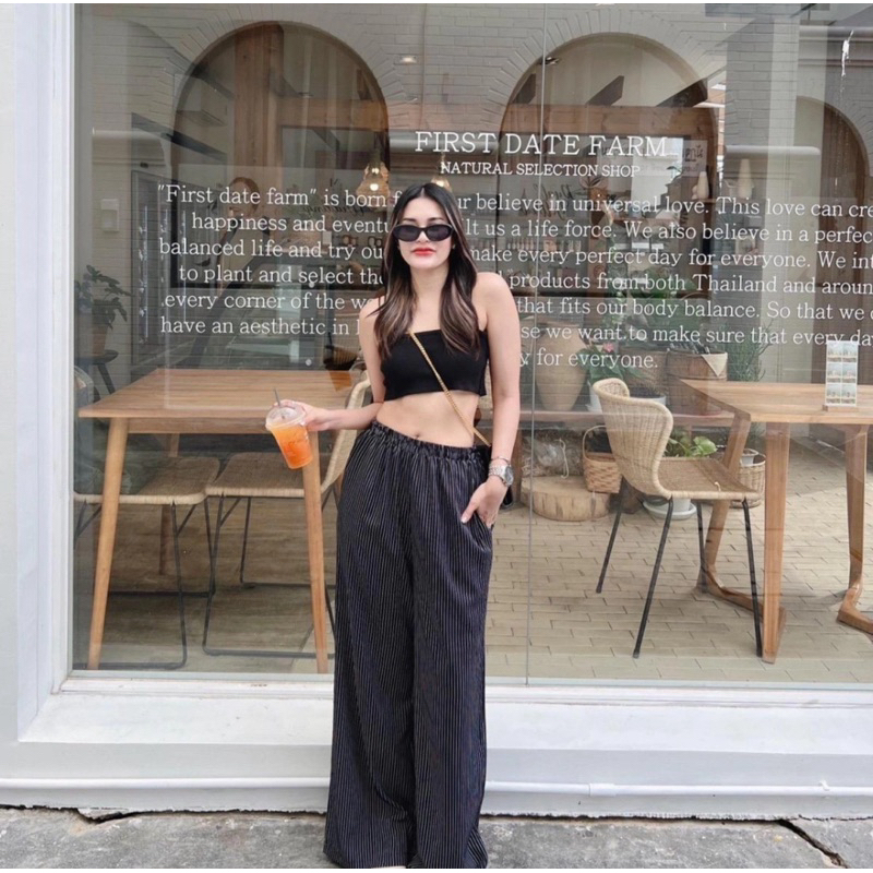 (ส่งต่อ)กางเกงขายาวลายเส้นเอวสม๊อคร้านaomkoshopขาวกับดำ2ตัว150฿