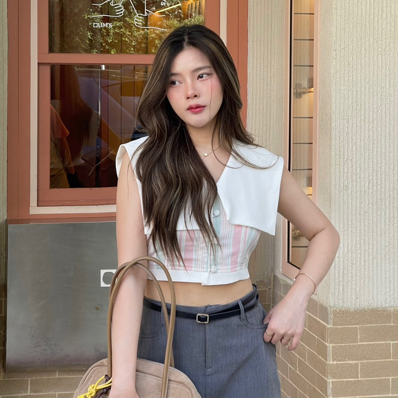 Tulla.more-Irene S-XL ครอปคอเหลี่ยม ปักโลโก้ กระดุมใช้งานได้จริง