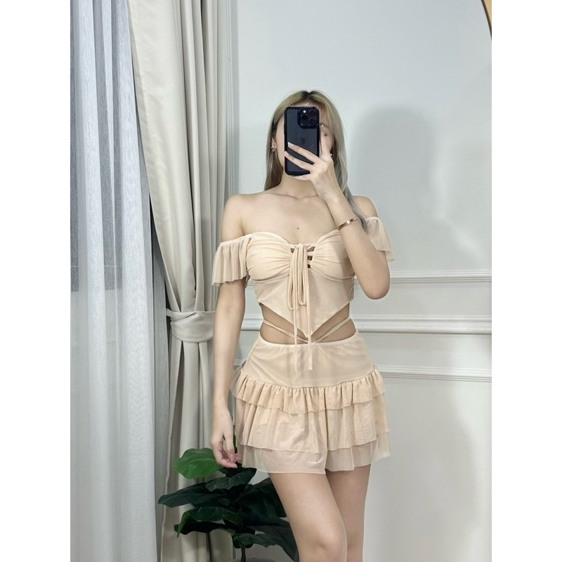 Millay set ชุดเซตเสื้อปาดไหล่ทรงปลายสามเหลี่ยม และกระโปรงพร้อมแต่งเชือกผูกเอว