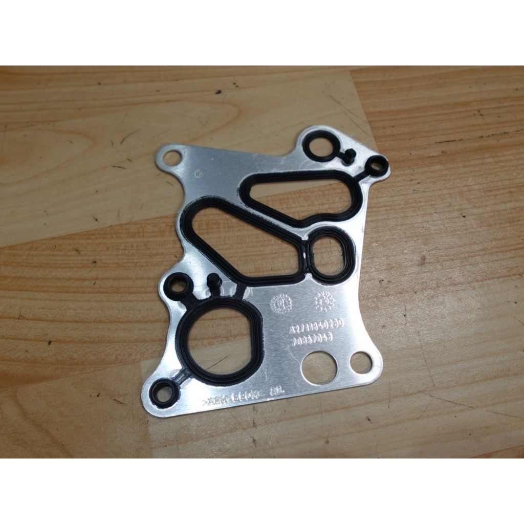 ออยล์คูลเลอร์(Oil Cooler) Mercedes-Benz C-Class W204 , E-Class W212/C207 ,SLK R172 เครื่อง M271 EVO