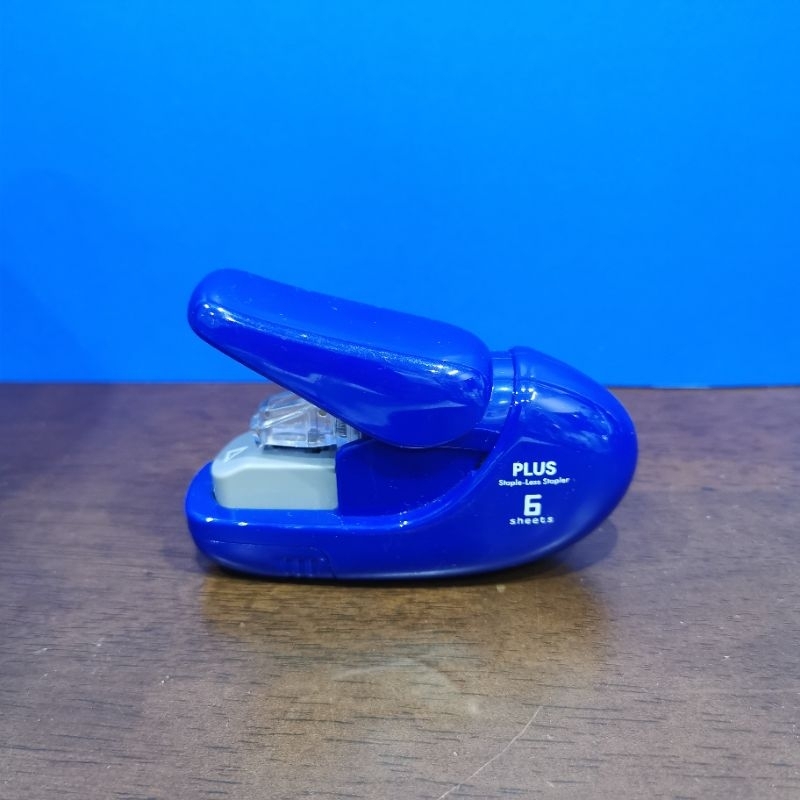 เครืาองเย็บกระดาษ PLUS SL-106A หนา 6 แผ่น <มือ 2>