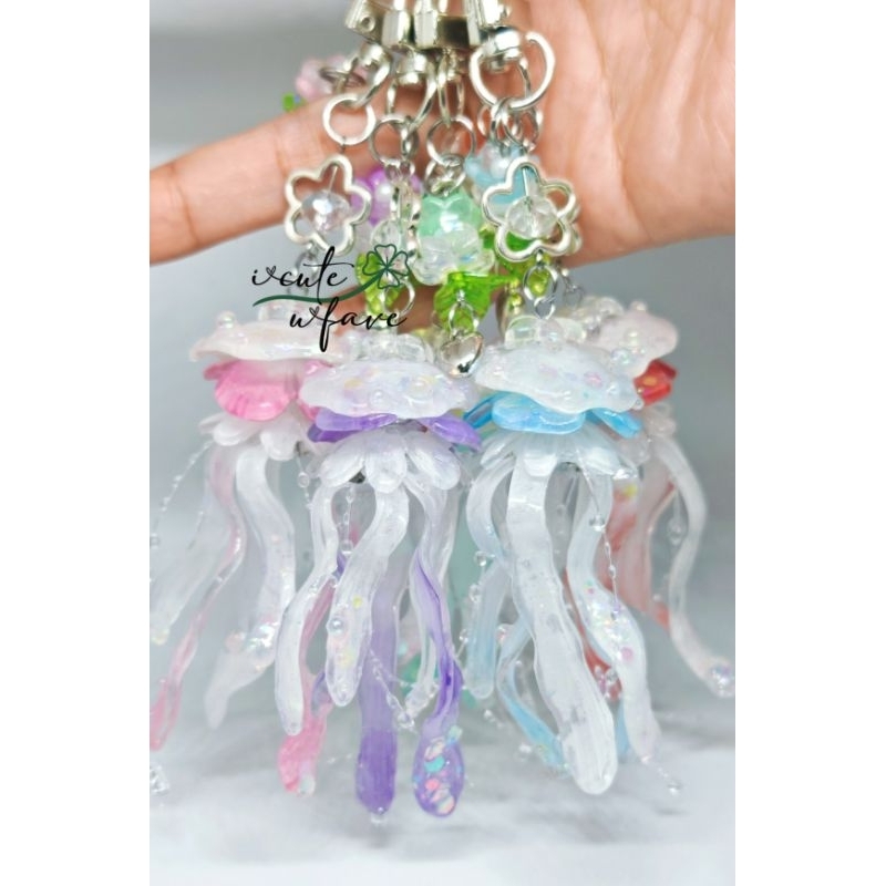 🪼⋆｡𖦹°🫧⋆.ೃ࿔*:･jellyfish keychain