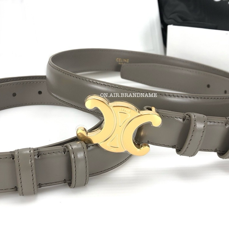 New celine medium triomphe belt 2.5 cm. สี pebble สวยมาก เข็มขัดรุ่นฮิต