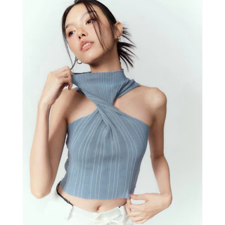 WEEKEND WARDROBE - Alberta Twist Tank Top เสื้อนิตเข้ารูป คอวีทวีส