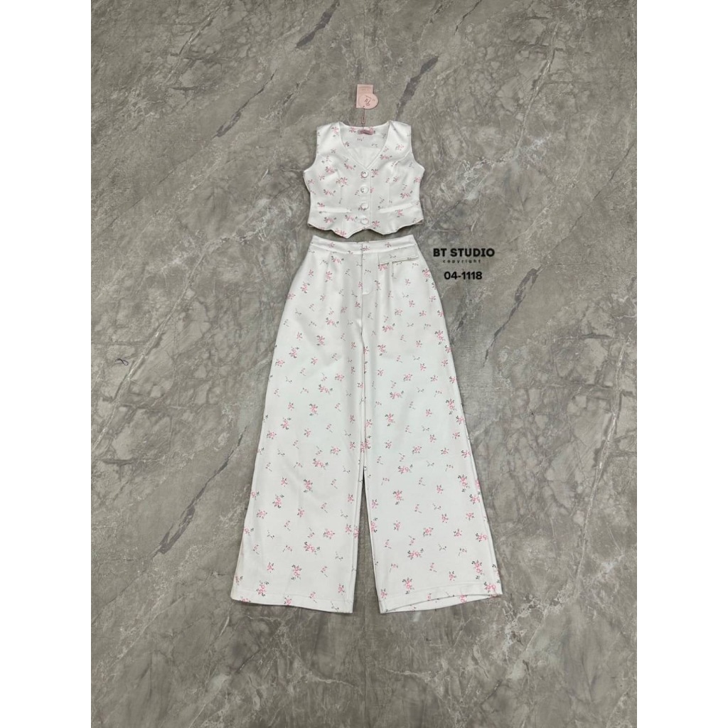 BT 04-1118 เซท 2 ชิ้น เสื้อเบเซอร์แขนกุดคอวีกระดุมหน้า ปลายชายตัดหยักเล็กน้อย แมทซ์กับกางเกงขายาว งา