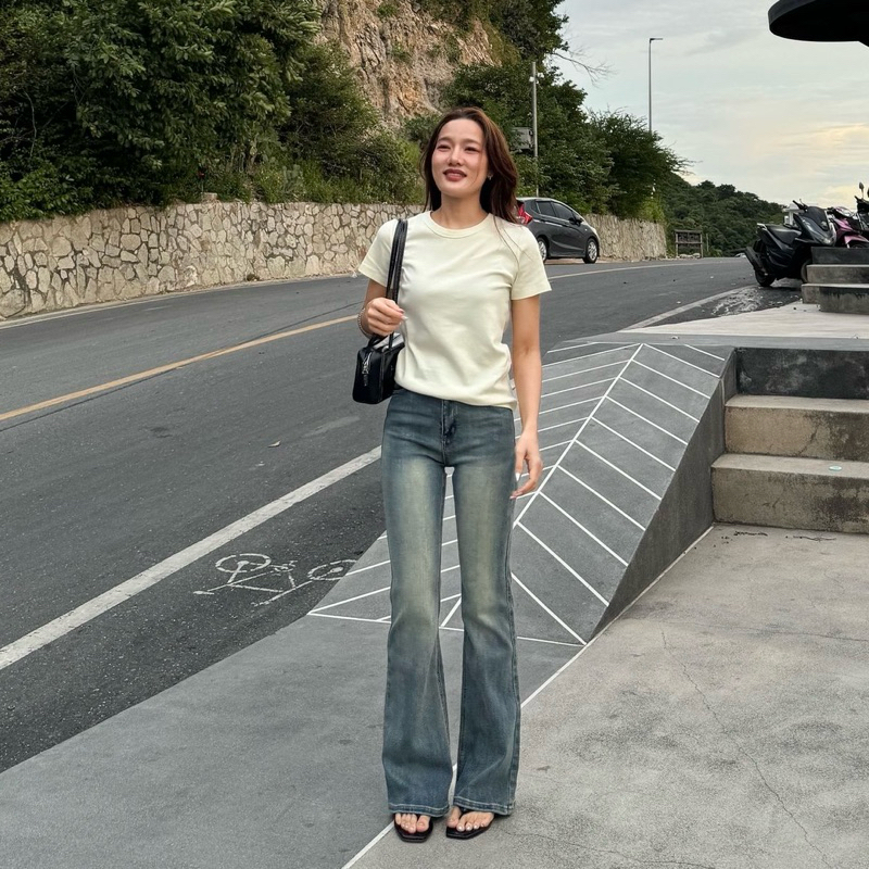 [เก็บโค้ดหน้าร้าน ลด25% เหลือเพียง 547.-] Emerald Jeans ยีนส์ขาม้าใหญ่ สีฟอกไล่เฟด ผ้านุ่มกระชับ ทรงสวย - รูปที่ 4