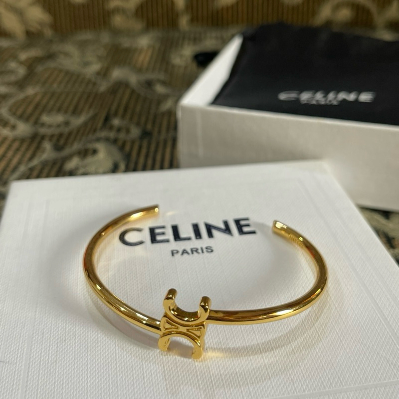 SALE กำไลข้อมือซีลีนทอง Celine triomphe bangle bracelet