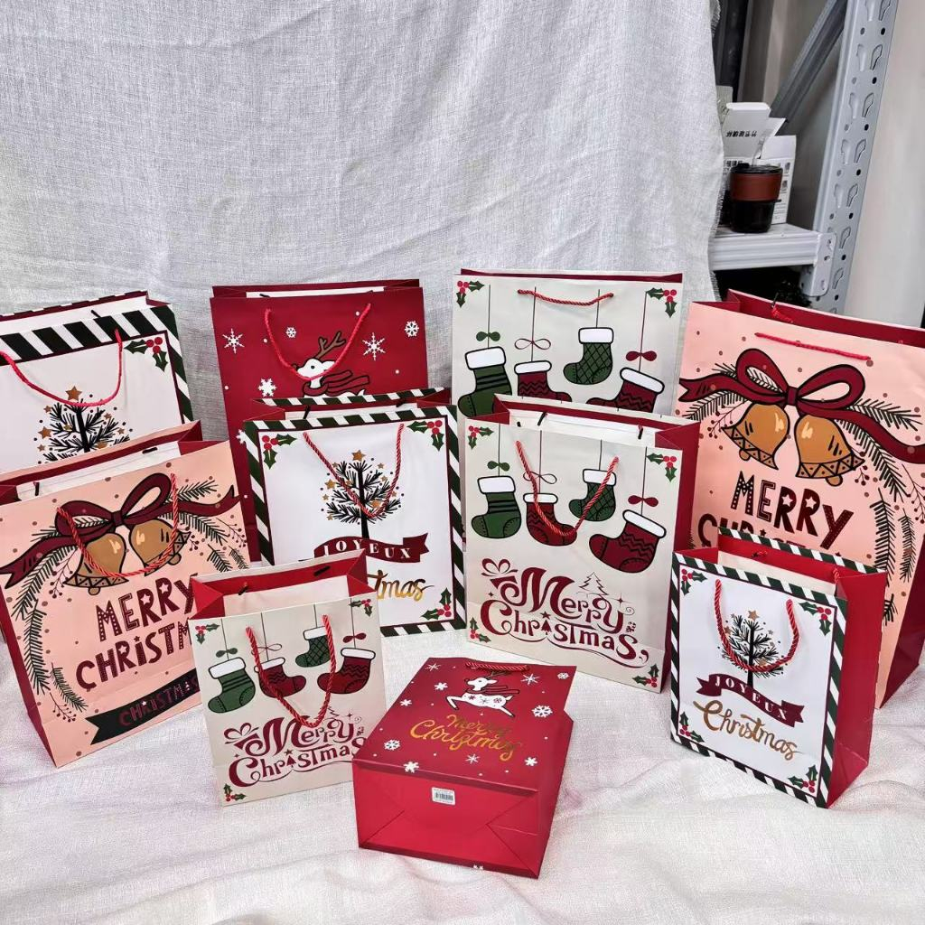 Flower พร้อมส่ง..ถุง คริสต์มาส ถุงกระดาษลายchristmas มี 3 ขนาด มีหลายลายให้เลือก