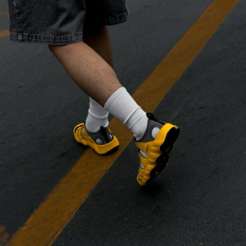 KEEN-M HYPERPORT H2 SANDAL(YELLOW/BLACK) รองเท้าของแท้มือ1ไม่มีกล่อง