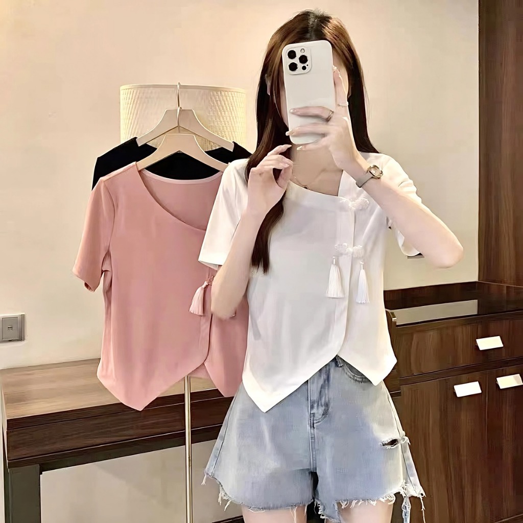 เสื้อยืดผู้หญิง เสื้อผู้หญิงเเบบจีน เเต่งกระดุม ชายไม่สม่ำเสมอ ผ้าระบายอากาศดี แมทช์ง่ายสุดๆ #020247