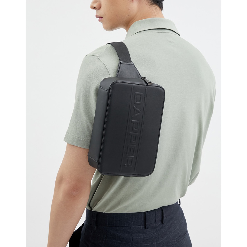 DAPPER กระเป๋าคาดอก Logo Embossed Boxy Belt Bag สีดำ (BM6/BK/1254PN)