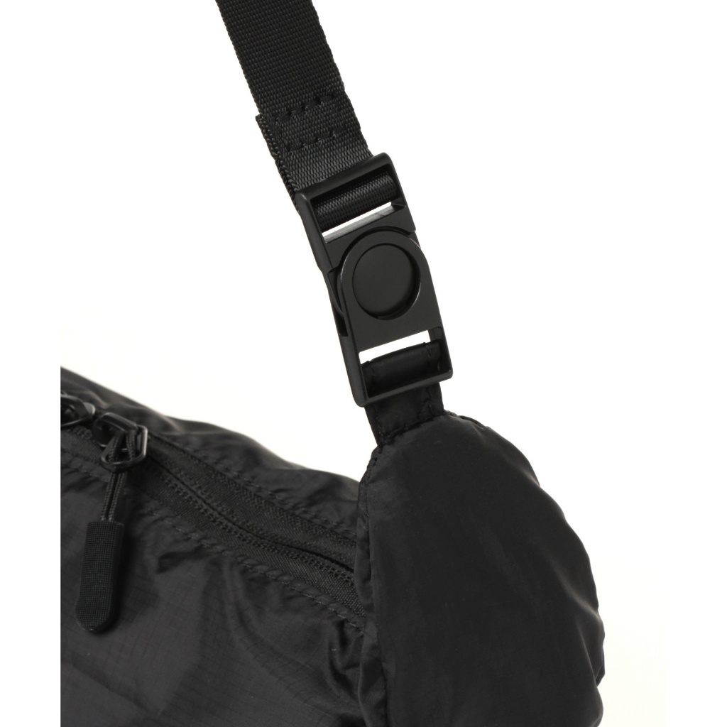 [NUMERALS]  Light shoulder bag