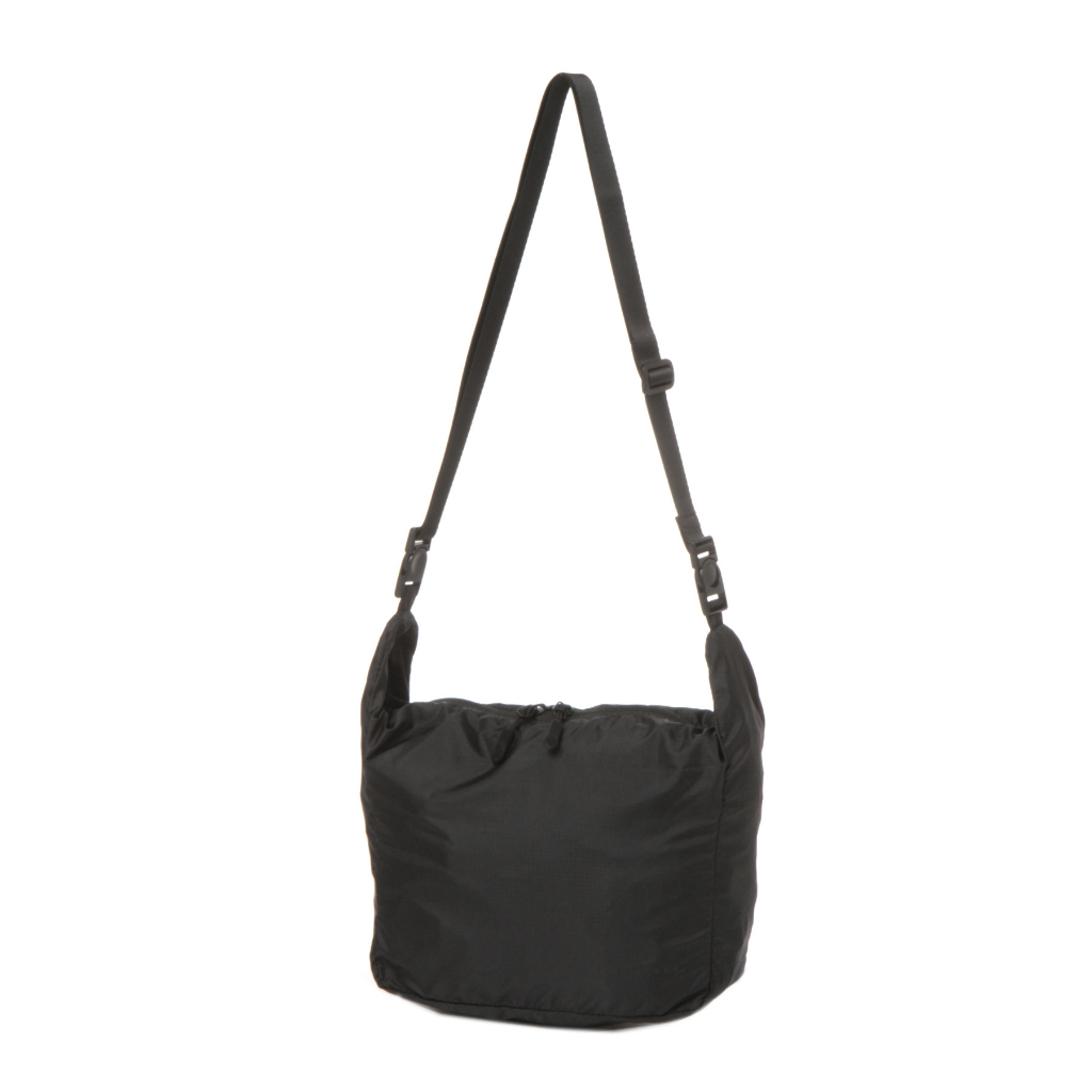[NUMERALS]  Light shoulder bag