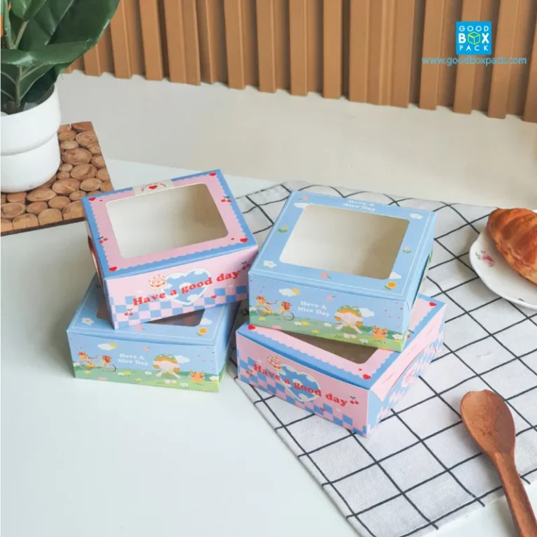 Goodboxpack (แพ็คละ20ใบ) กล่องสแน็ค จตุรัส เจาะหน้าต่าง 12x12x5 cm เหมาะสำหรับจัดเบรคชุดเล็ก ใส่ขนม นมกล่องเล็ก