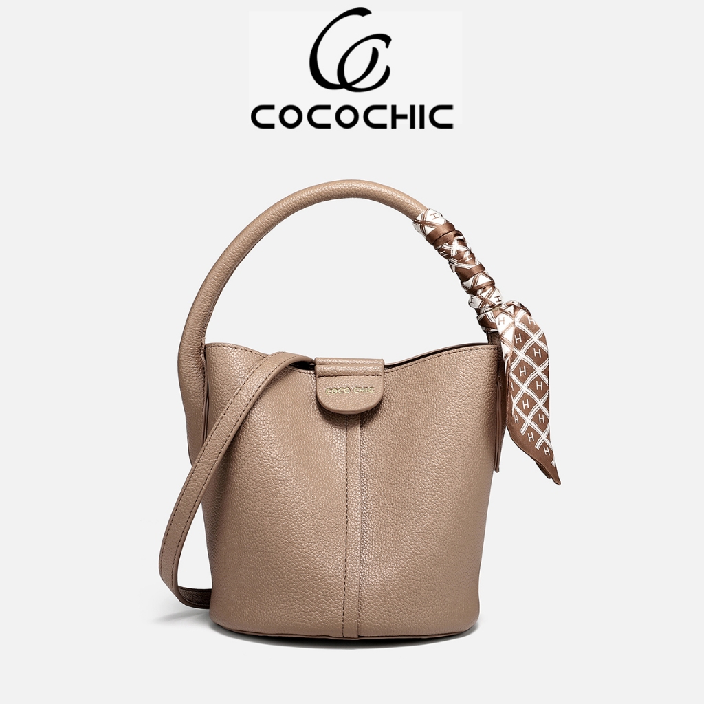 COCO CHIC กระเป๋าสะพายผู้หญิง แฟชั่น กระเป๋าถือ พร้อมผ้าพันคอไหมพรม