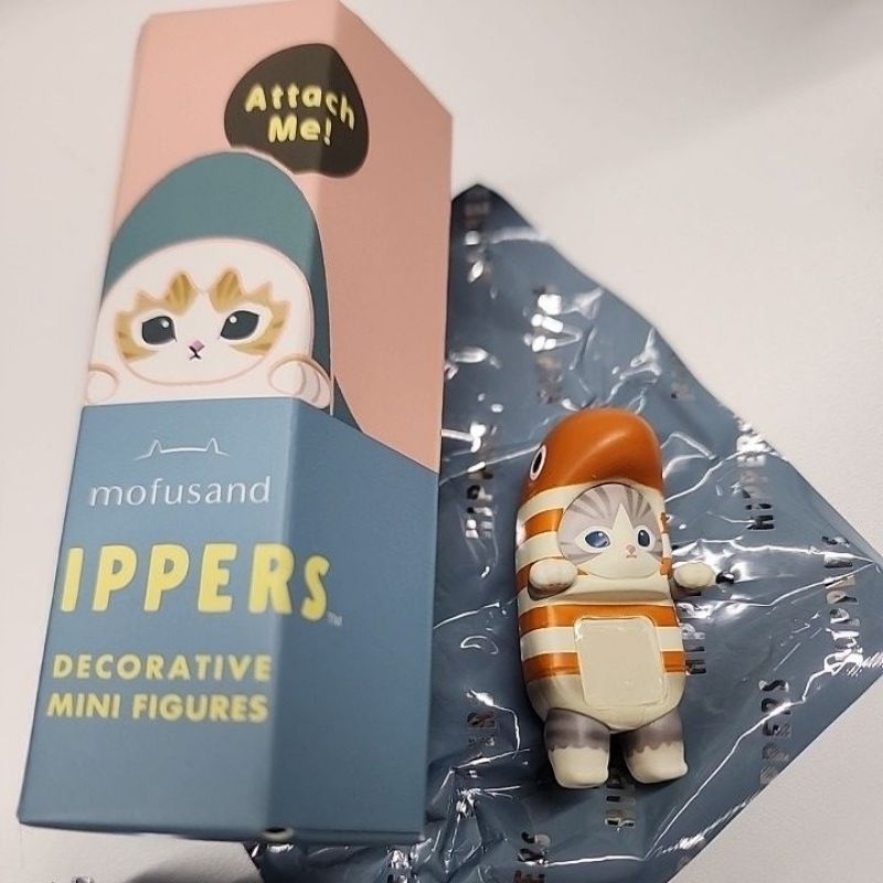 HIPPERs x Mofusand attach me