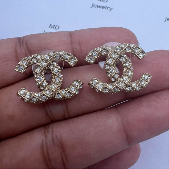 พร้อมส่ง ต่างหูฝังเพชรสีทอง ไม่แพ้ ไม่ลอก ไม่ค้น เป็นมิตรต่อผิว
