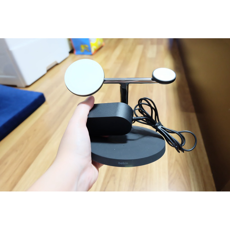 แท่นชาร์จหลายอุปกรณ์ของ belkin ซื้อจาก istore