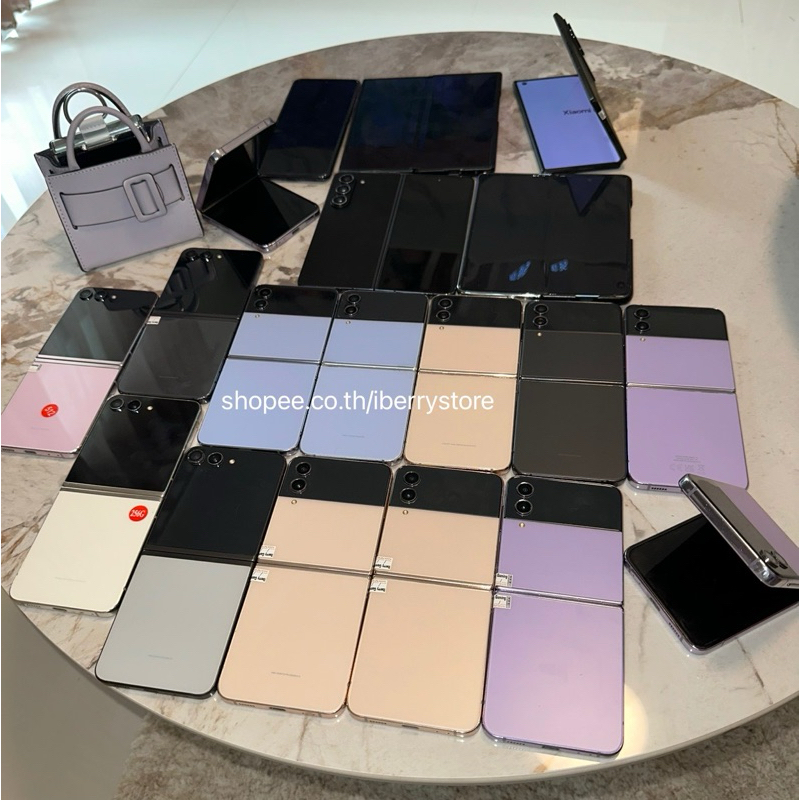 (อ่านรายละเอียดก่อนสั่ง) พร้อมส่ง Samsung Z Fold 5 ram 12 gb rom 512gb สีดำมือสองมีตำหนิราคาถูก