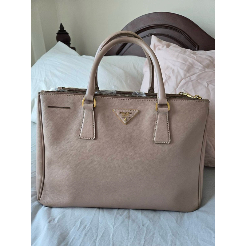 Prada Saffiano lux 30 สี cameo