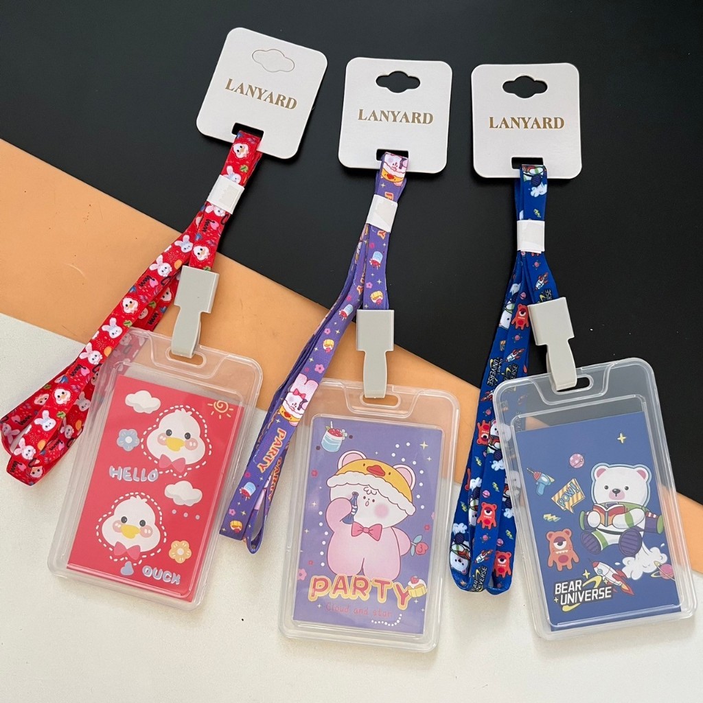 (ยกโหล 12 ชิ้น) No.508 กรอบใส่บัตรพร้อมสาย ลายการ์ตูน แนวตั้ง