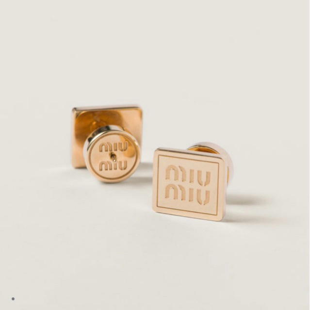ส่งต่อต่างหู miu miu ของแท้