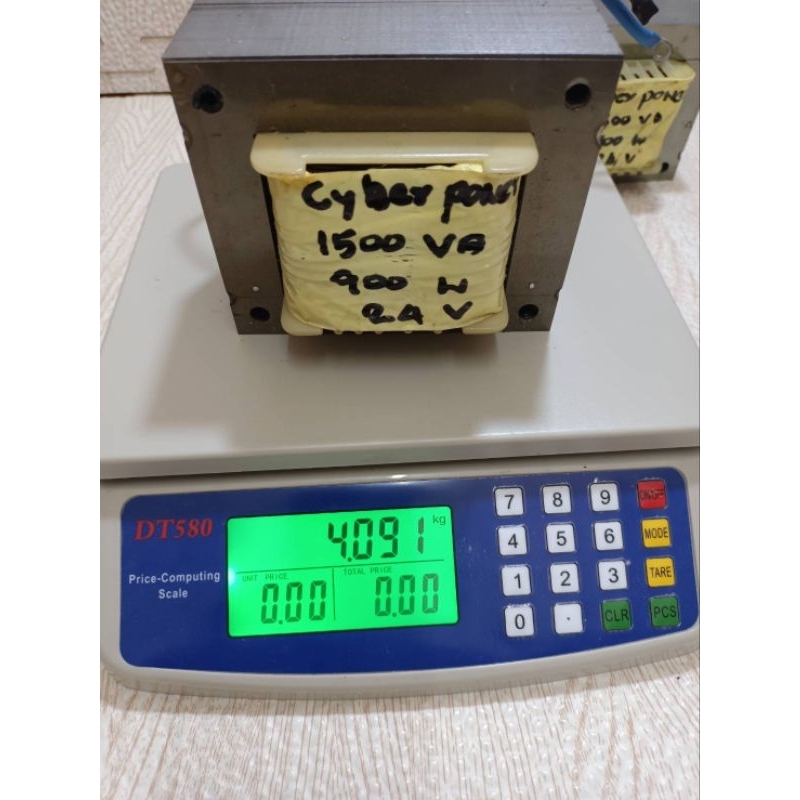 หม้อเเปลงเครื่องสำรองไฟมือสอง ups 1500va/900wระบบ 24 เหมาะกับงานDiyทางร้าน ไม่ทราบวิธีการใช้งาน