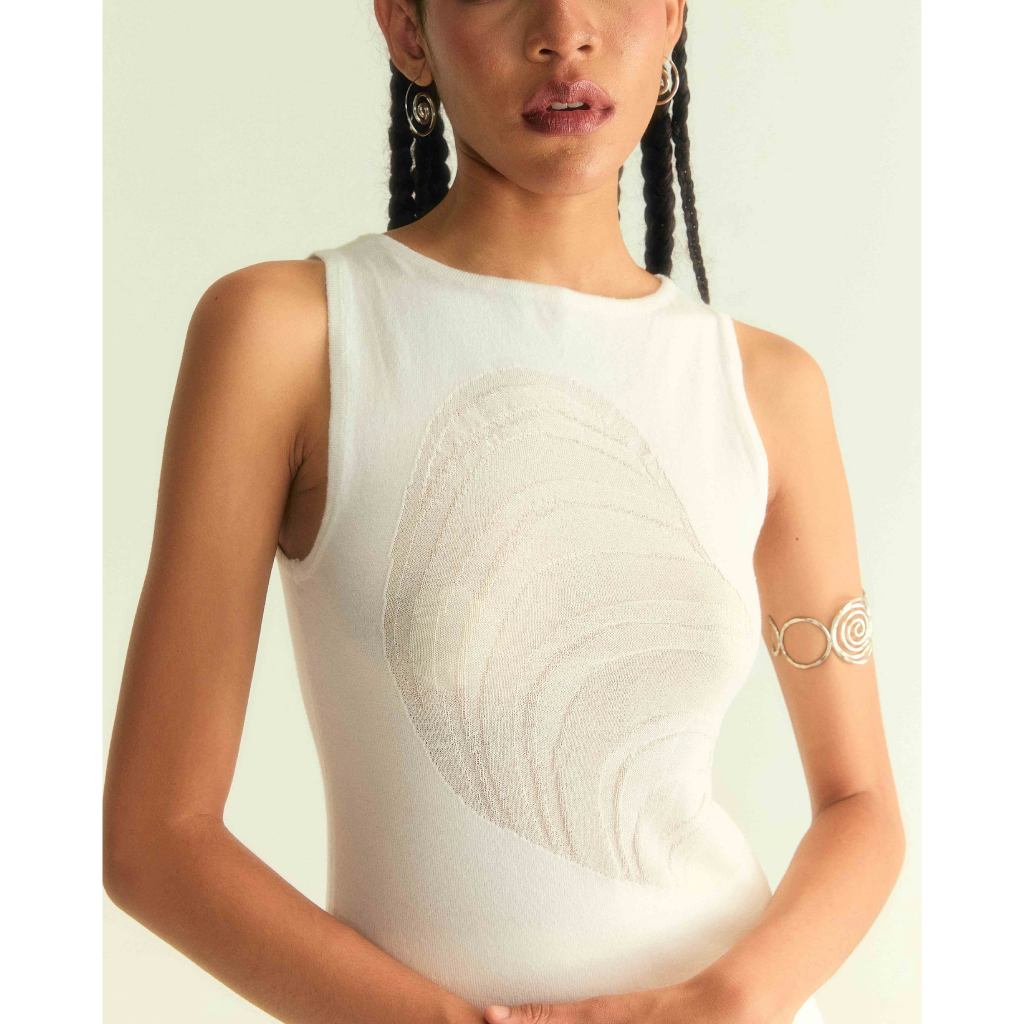 knitCircle - CLAM Tank top (2 สี) knitCircle x Mitr เสื้อกล้ามไหมพรม ลายทอรูปเปลือกหอยกลางช่วงตัว เนื้อผ้าบางเบา เข้ารูป
