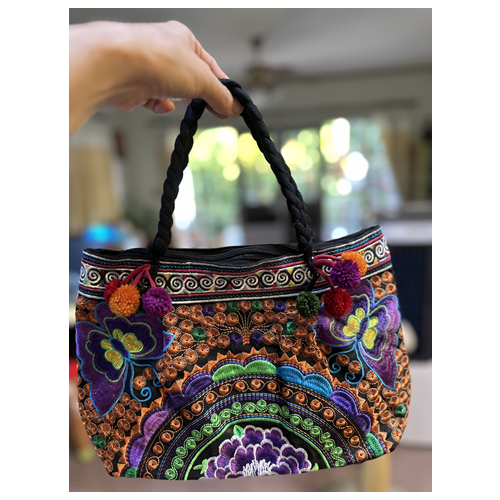 Hand-woven Hmong embroidered bagถักทอถักมือ กระเป๋าปักม้ง กระเป๋าสะพายข้างและพาดลำตัวผ้าปักม้ง  กระเ